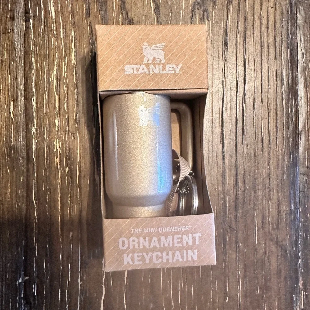 Stanley and elf Target exclusive SOLD out lip gloss holder and key chain - Picture 4 of 8